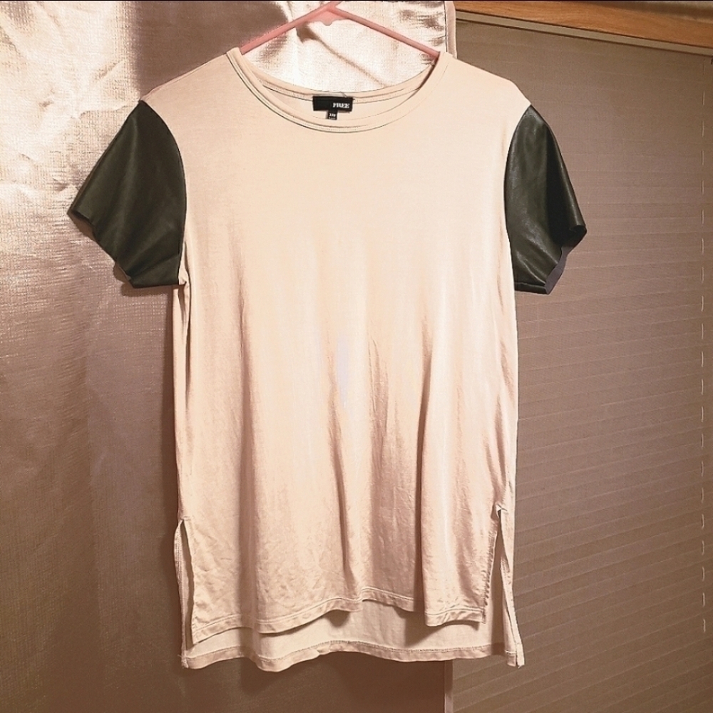 Wilfred Free Classic T-Shirt Black Faux Leather Short Sleeves Minimalist Beige